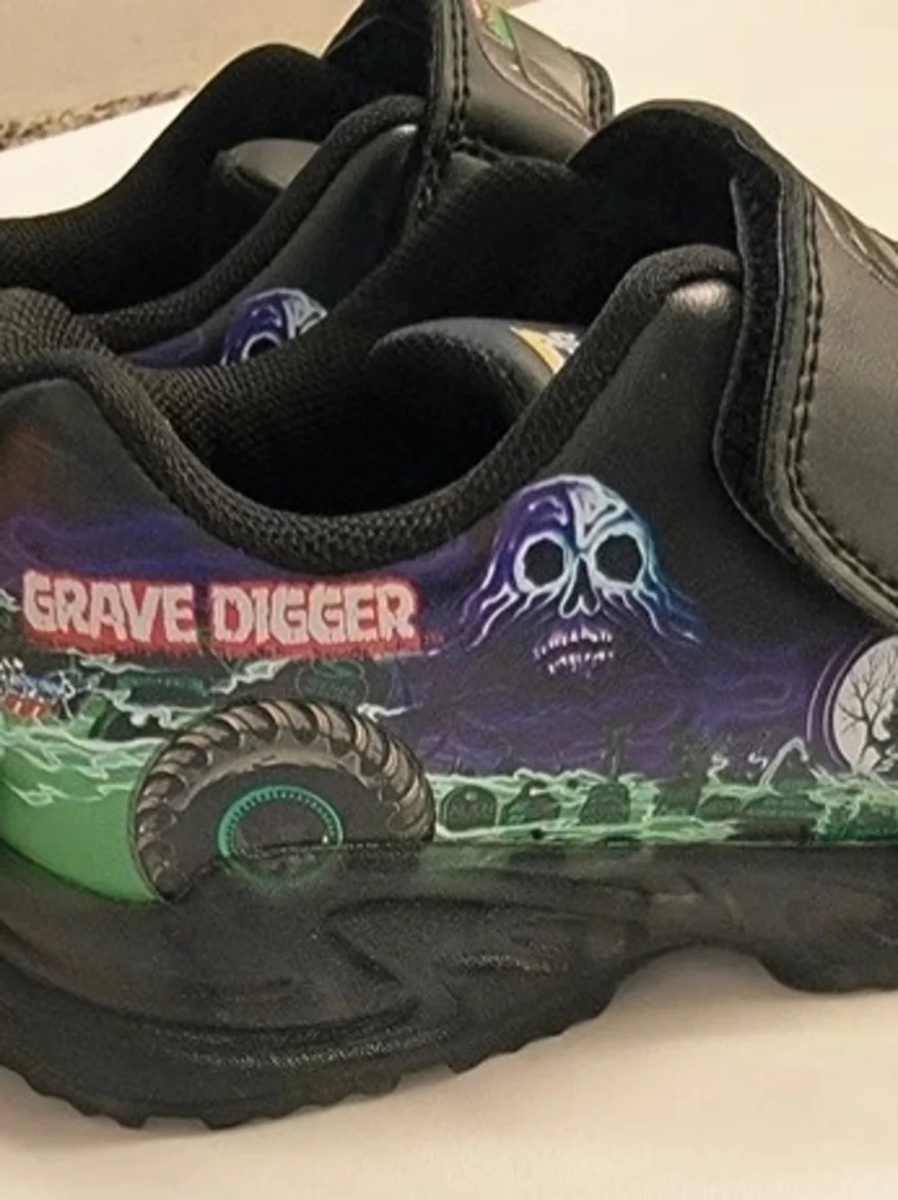 Monster Jam Grave Digger Toddler Black and Green Slip-On Sneakers Size 8